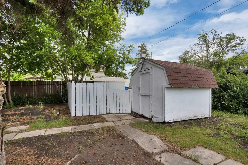 4715 46 Street Innisfail AB T4G 1N9