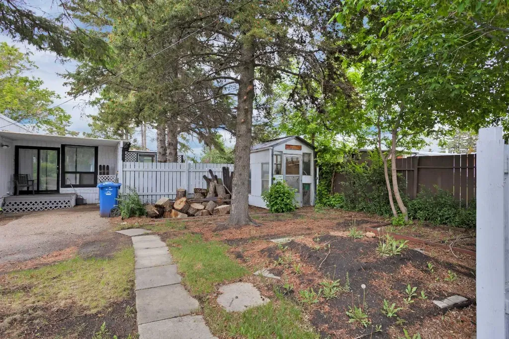 4715 46 Street Innisfail AB T4G 1N9