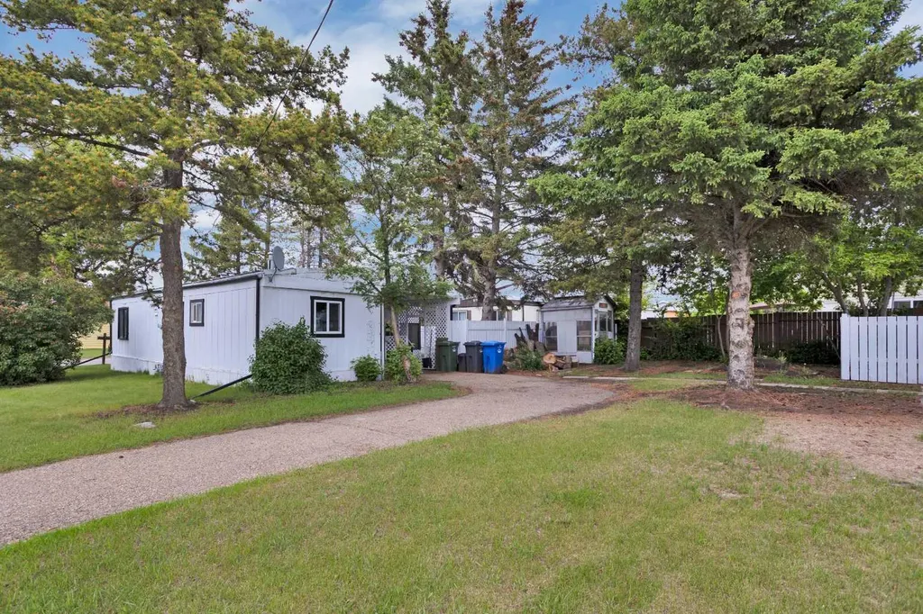 4715 46 Street Innisfail AB T4G 1N9