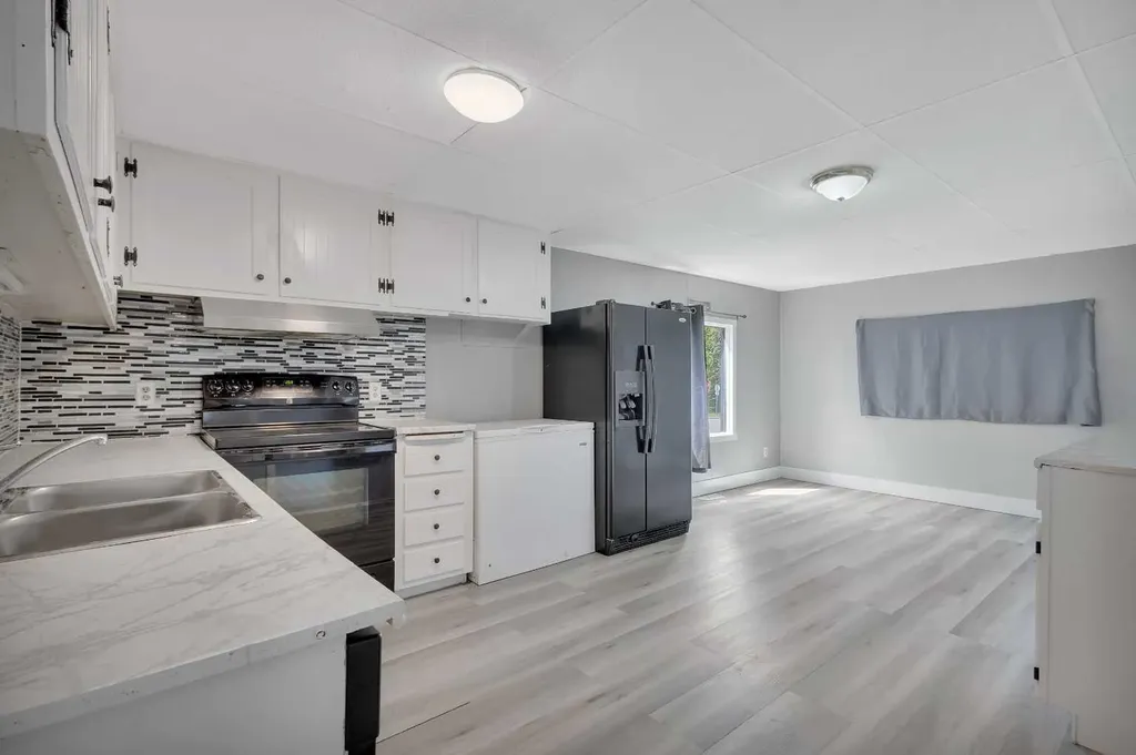 4715 46 Street Innisfail AB T4G 1N9