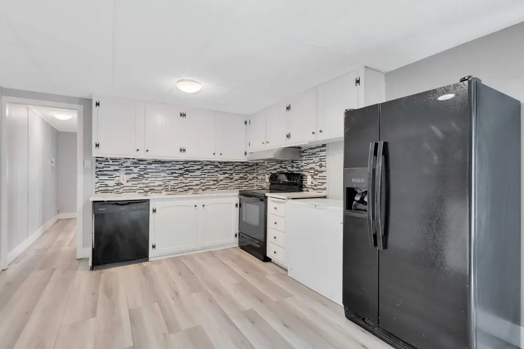 4715 46 Street Innisfail AB T4G 1N9
