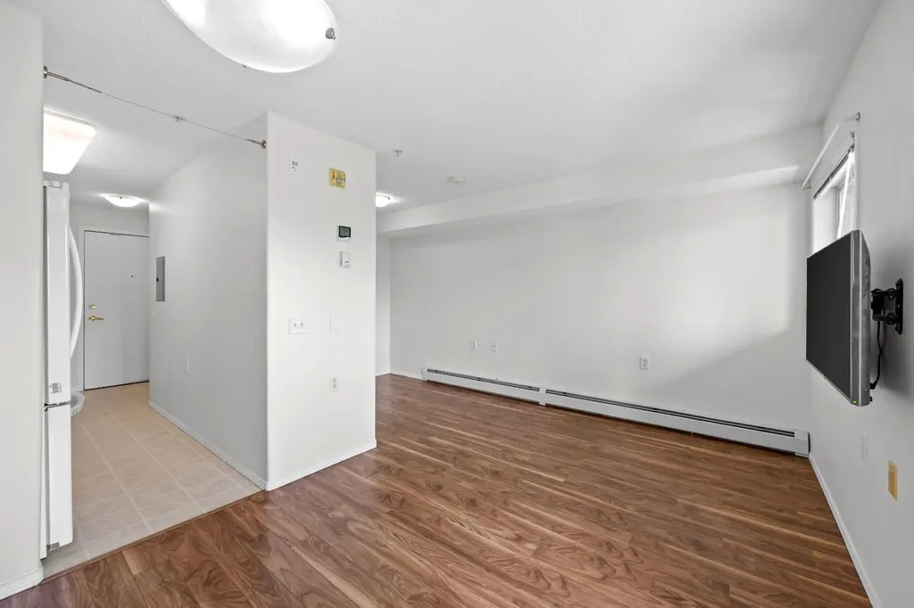 5000 Somervale Court SW Calgary AB T2Y 4M1