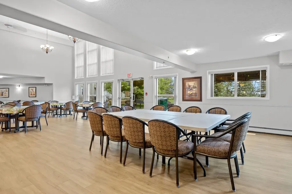 5000 Somervale Court SW Calgary AB T2Y 4M1