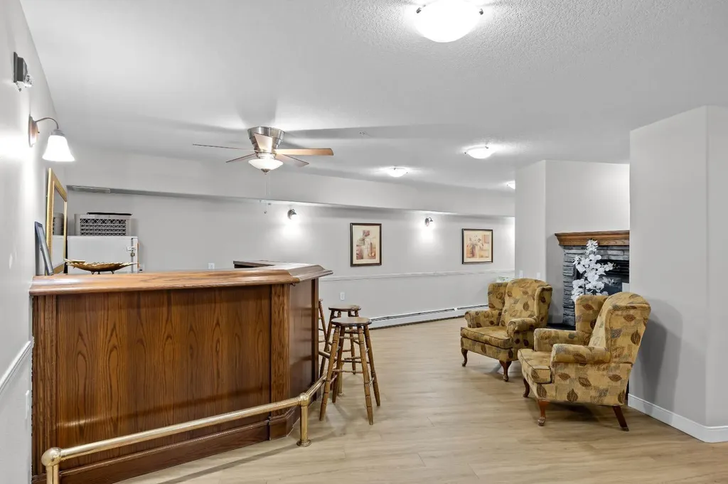 5000 Somervale Court SW Calgary AB T2Y 4M1