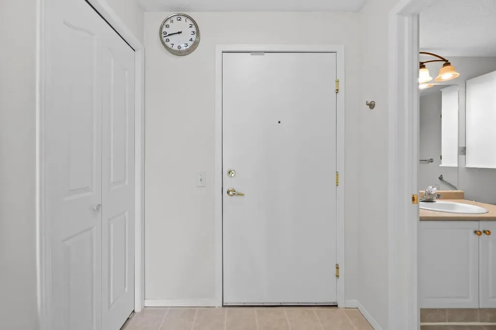 5000 Somervale Court SW Calgary AB T2Y 4M1