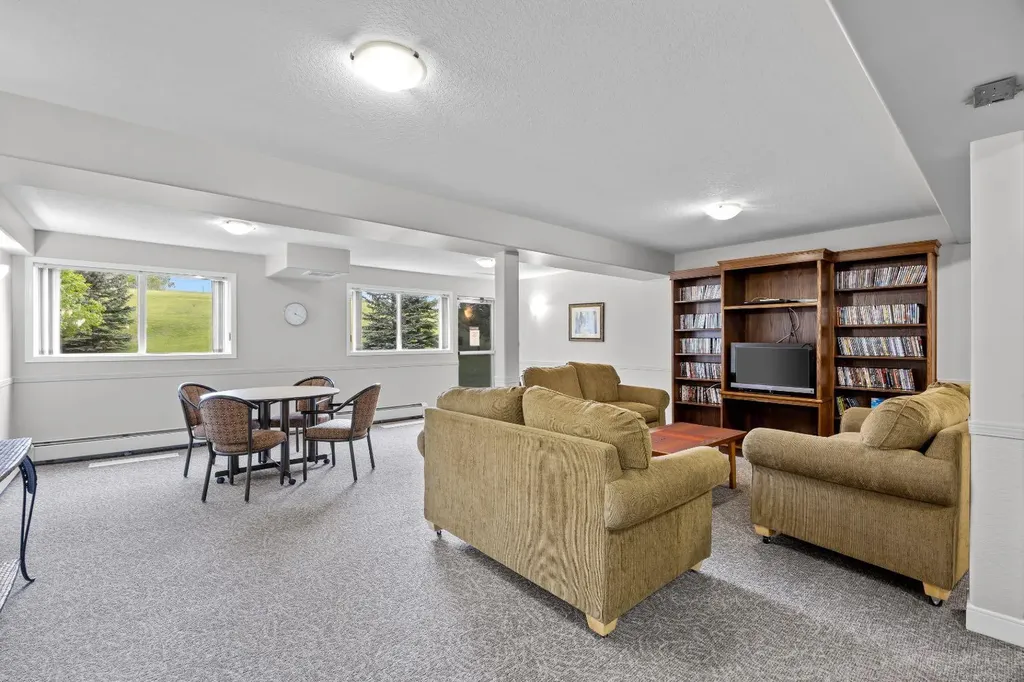 5000 Somervale Court SW Calgary AB T2Y 4M1