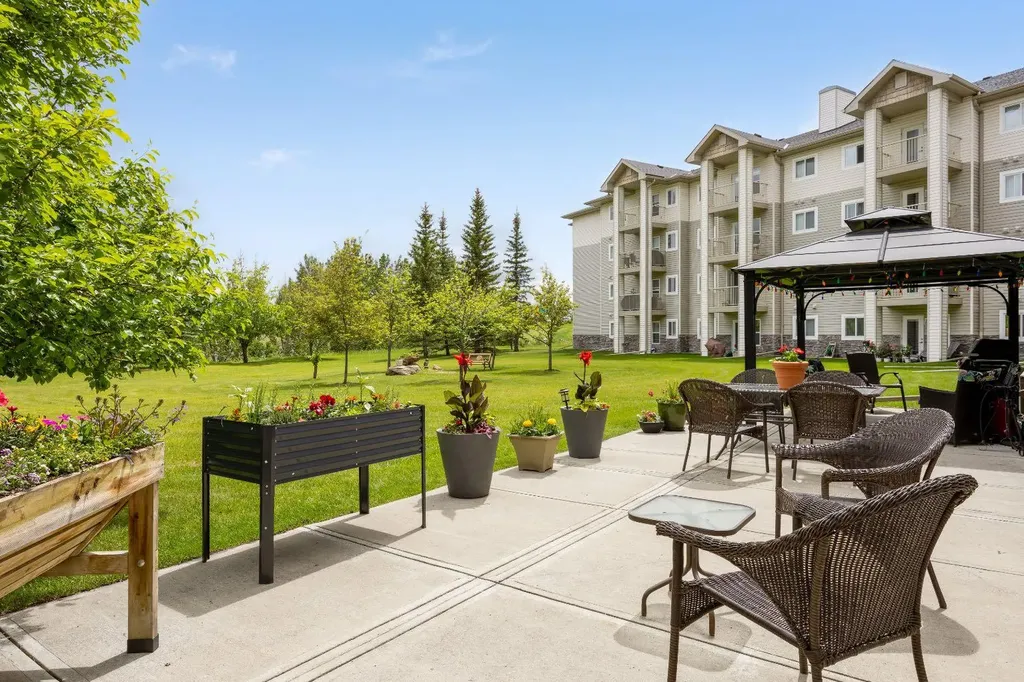 5000 Somervale Court SW Calgary AB T2Y 4M1