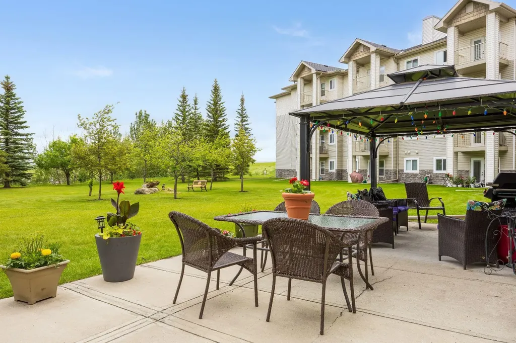 5000 Somervale Court SW Calgary AB T2Y 4M1