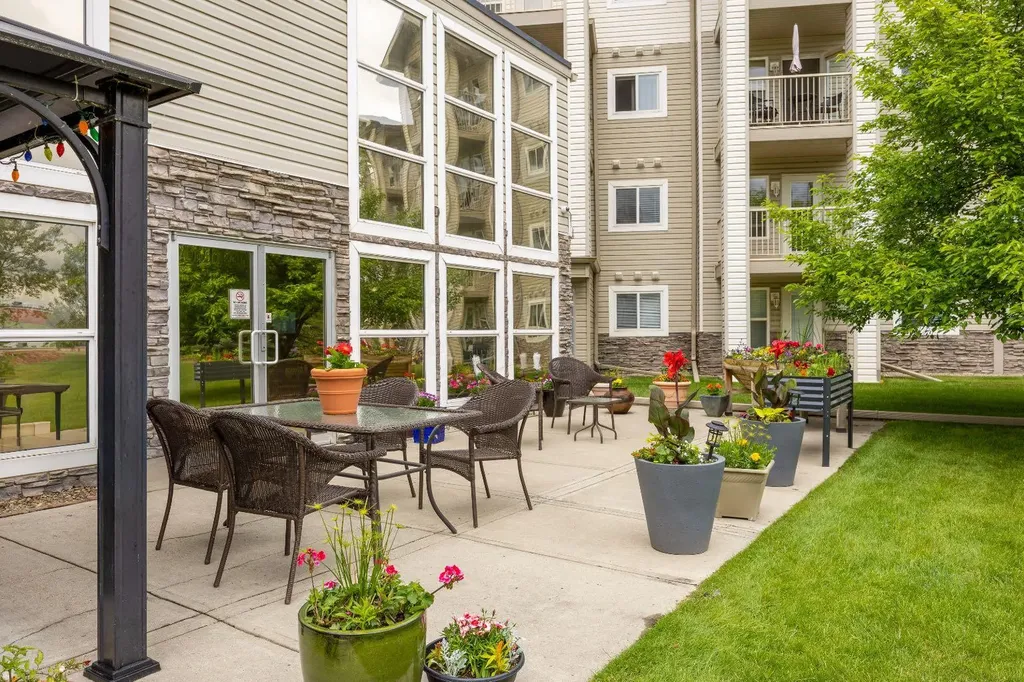 5000 Somervale Court SW Calgary AB T2Y 4M1