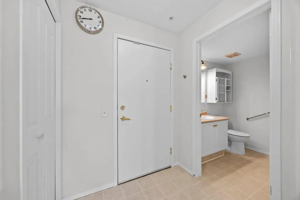 5000 Somervale Court SW Calgary AB T2Y 4M1