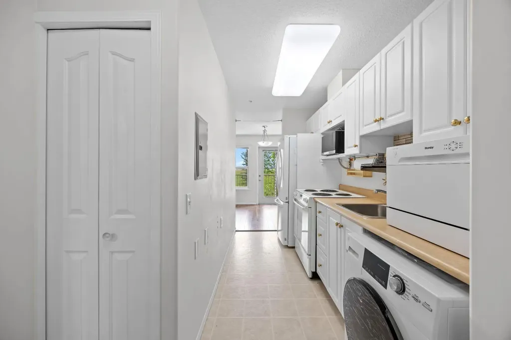 5000 Somervale Court SW Calgary AB T2Y 4M1