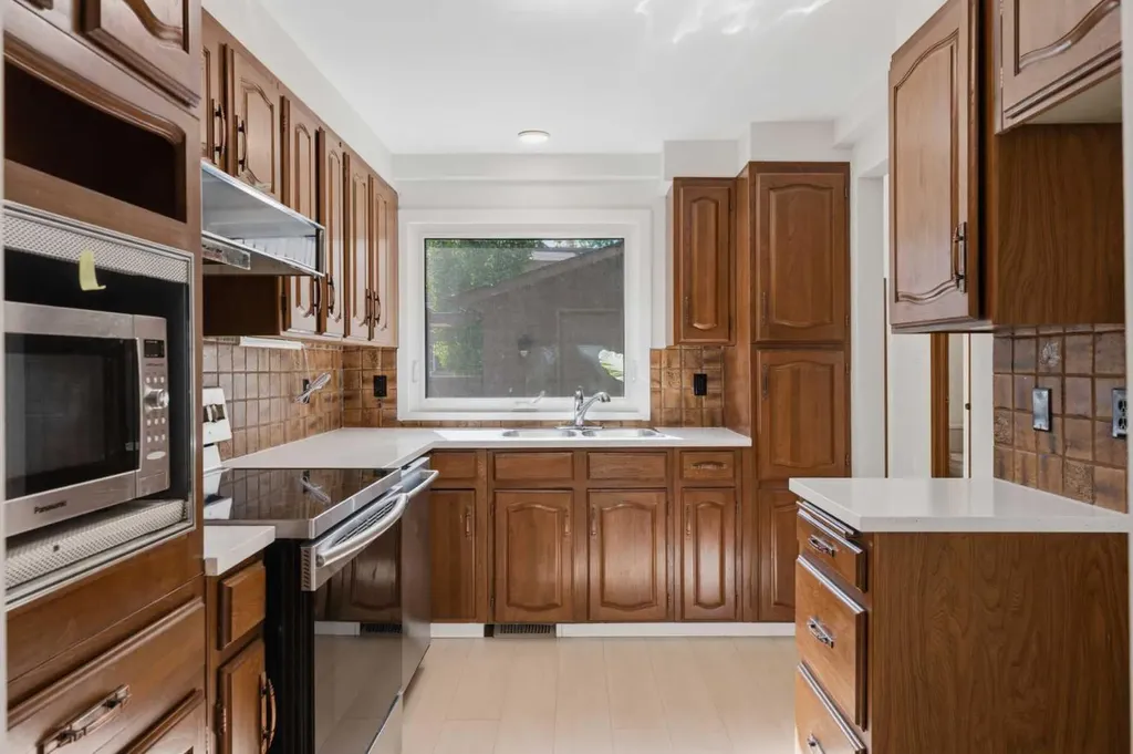860 Midridge Drive SE Calgary AB T2X 1K1