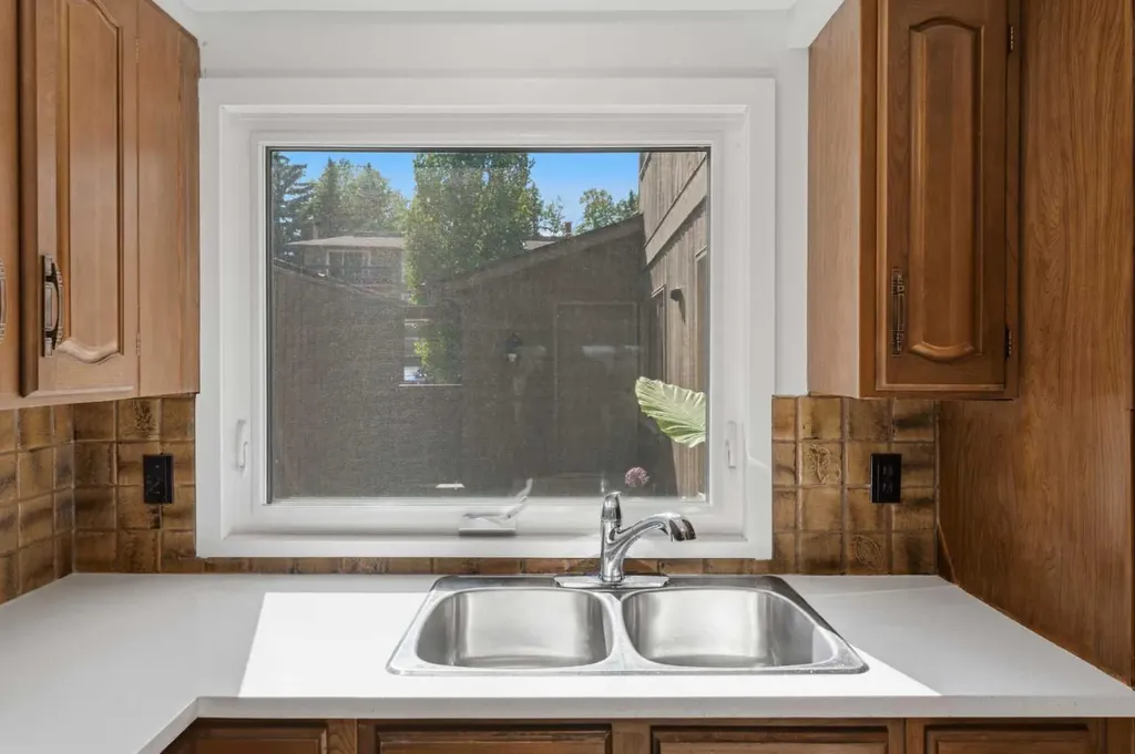 860 Midridge Drive SE Calgary AB T2X 1K1