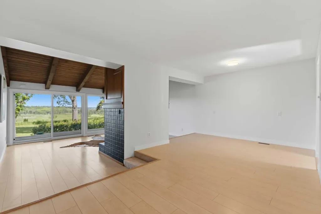 860 Midridge Drive SE Calgary AB T2X 1K1