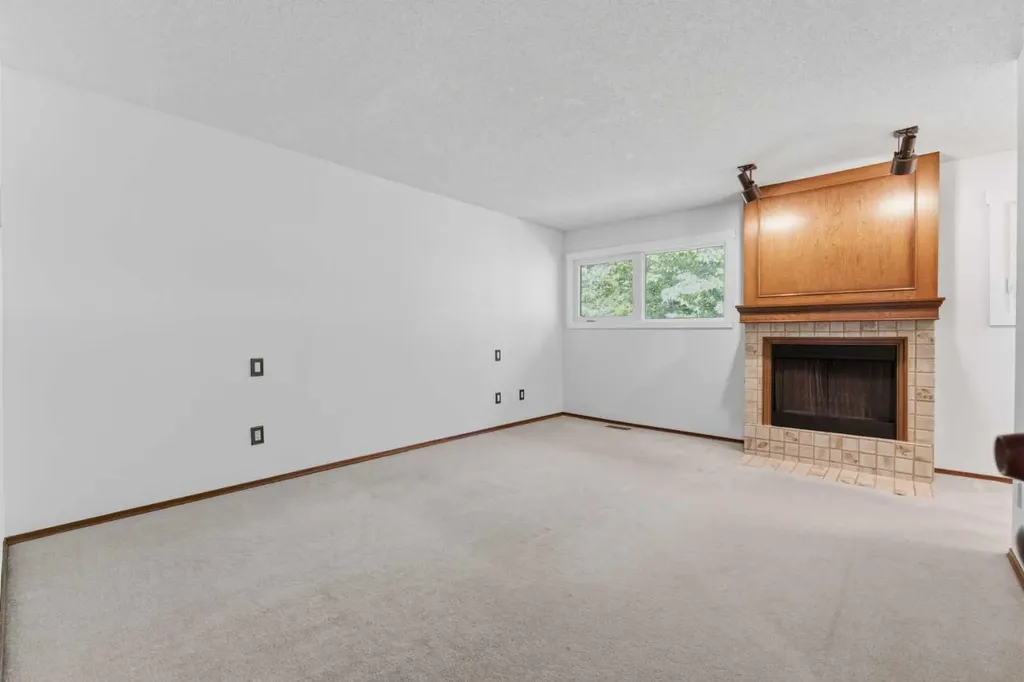 860 Midridge Drive SE Calgary AB T2X 1K1