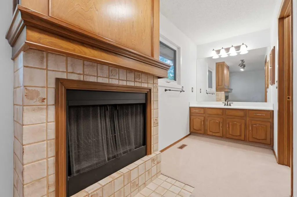 860 Midridge Drive SE Calgary AB T2X 1K1