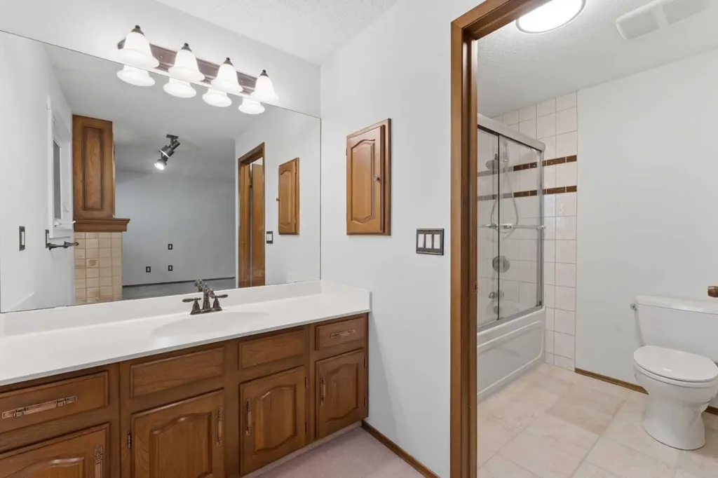 860 Midridge Drive SE Calgary AB T2X 1K1