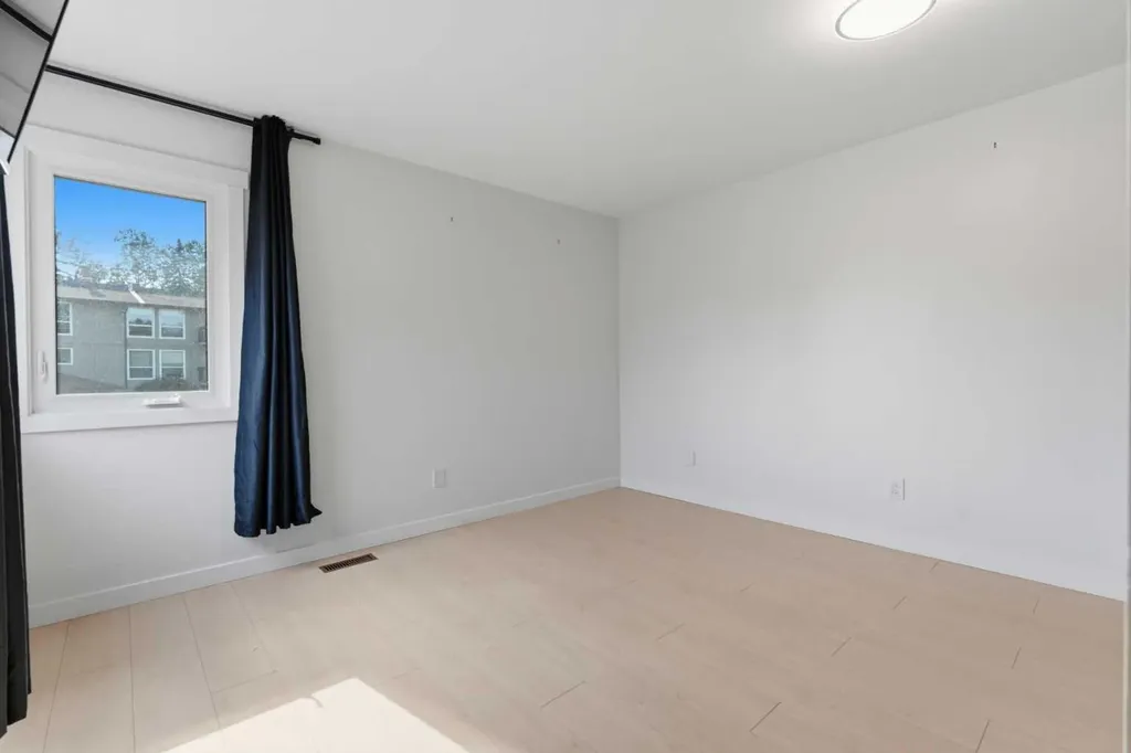 860 Midridge Drive SE Calgary AB T2X 1K1