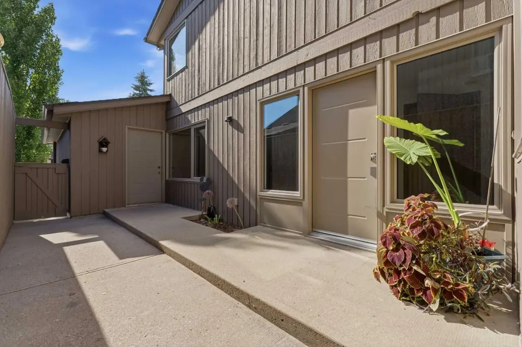 860 Midridge Drive SE Calgary AB T2X 1K1