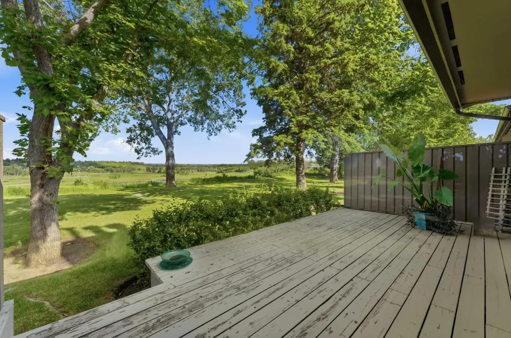 860 Midridge Drive SE Calgary AB T2X 1K1