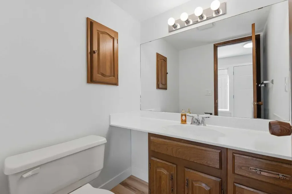 860 Midridge Drive SE Calgary AB T2X 1K1