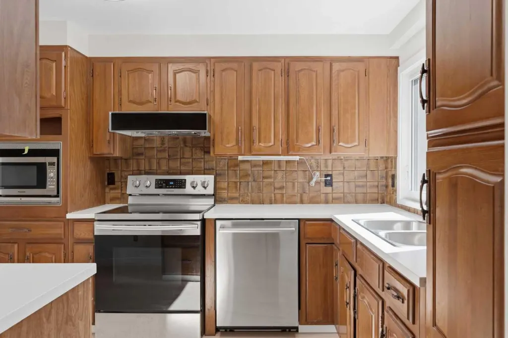 860 Midridge Drive SE Calgary AB T2X 1K1