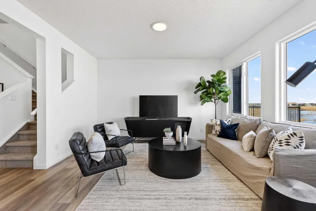 211 Corner Glen Crescent NE Calgary AB T3N 2L8