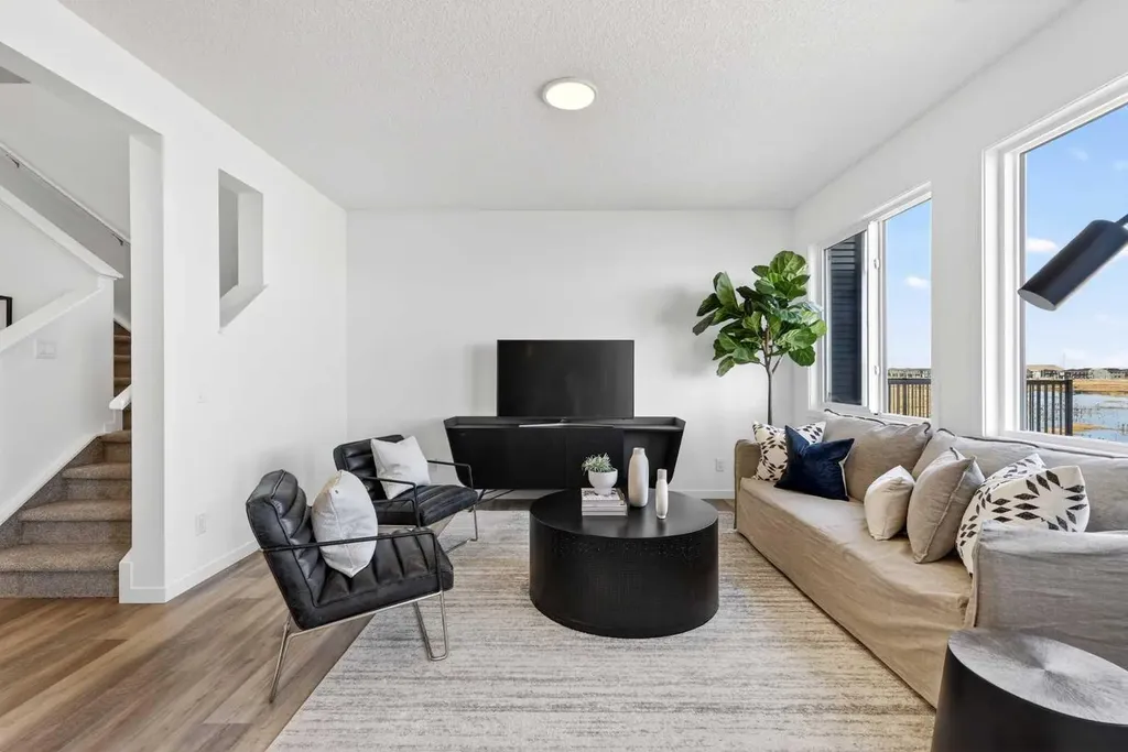 211 Corner Glen Crescent NE Calgary AB T3N 2L8