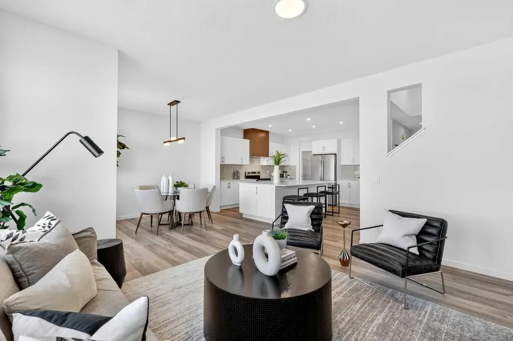 211 Corner Glen Crescent NE Calgary AB T3N 2L8