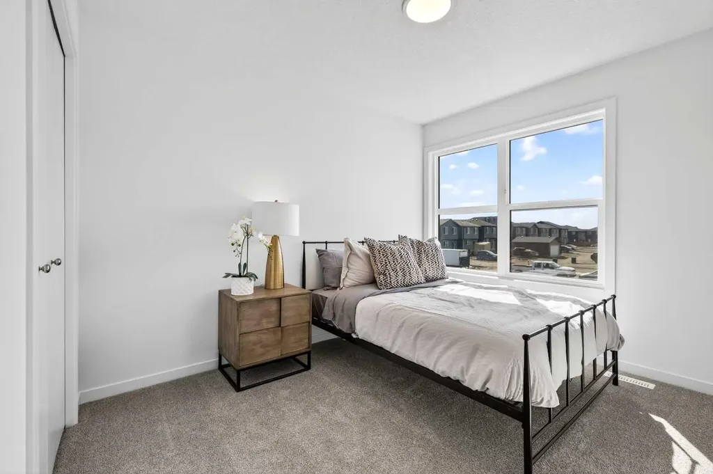 211 Corner Glen Crescent NE Calgary AB T3N 2L8