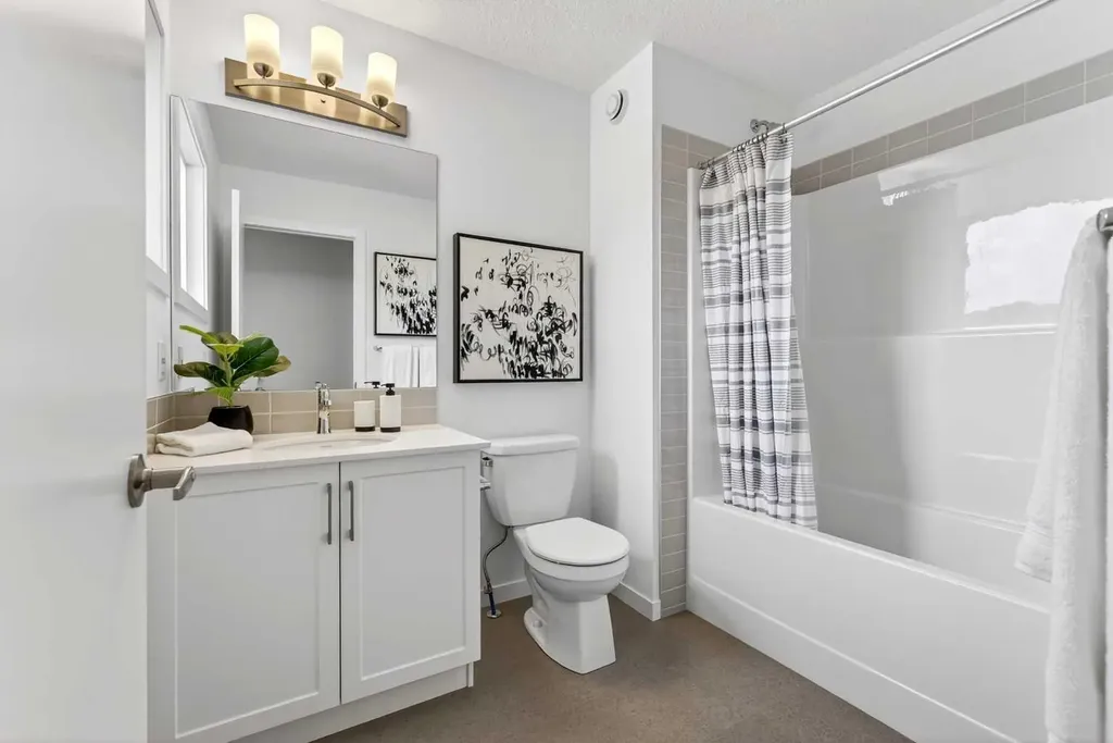211 Corner Glen Crescent NE Calgary AB T3N 2L8