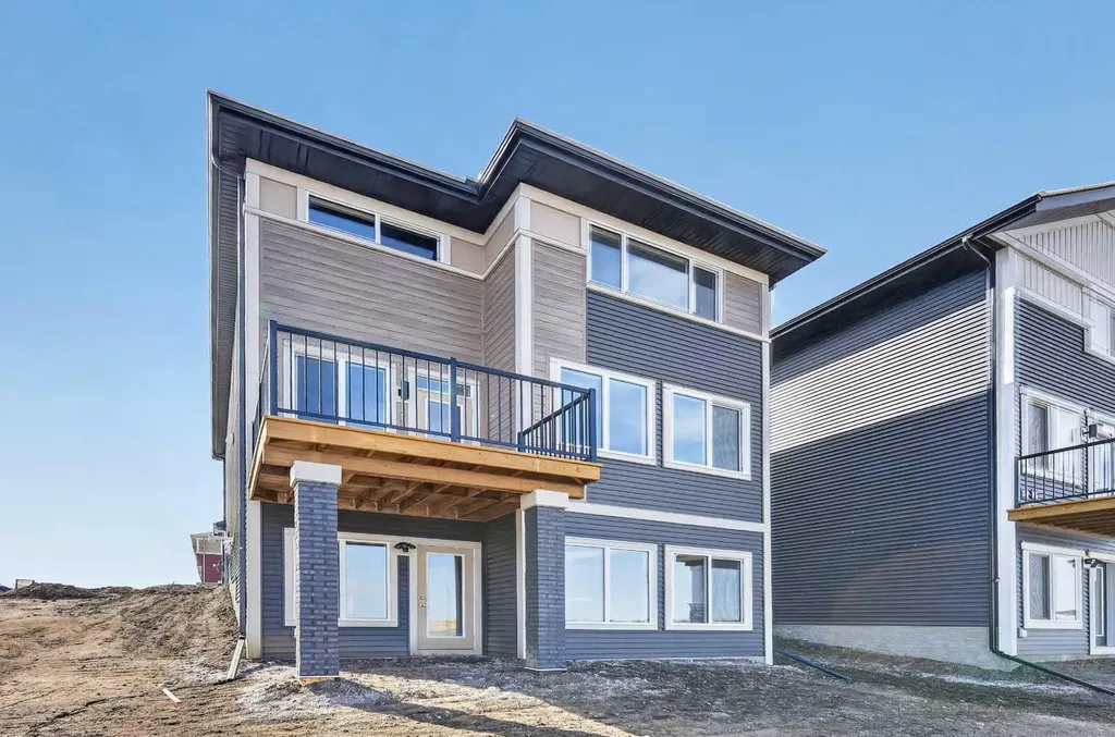 211 Corner Glen Crescent NE Calgary AB T3N 2L8