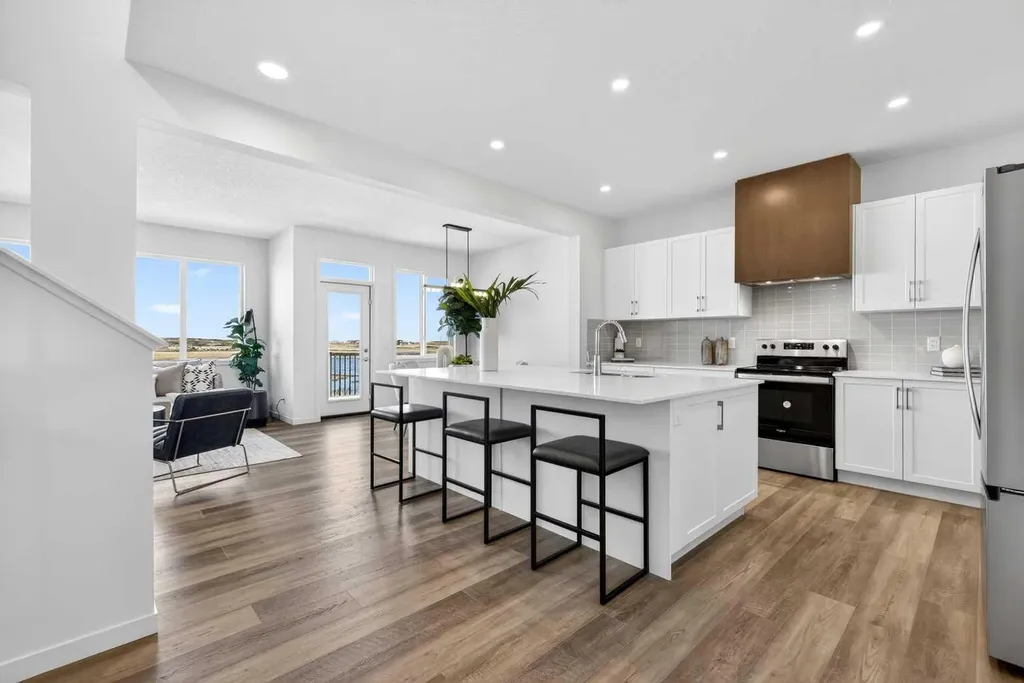 211 Corner Glen Crescent NE Calgary AB T3N 2L8