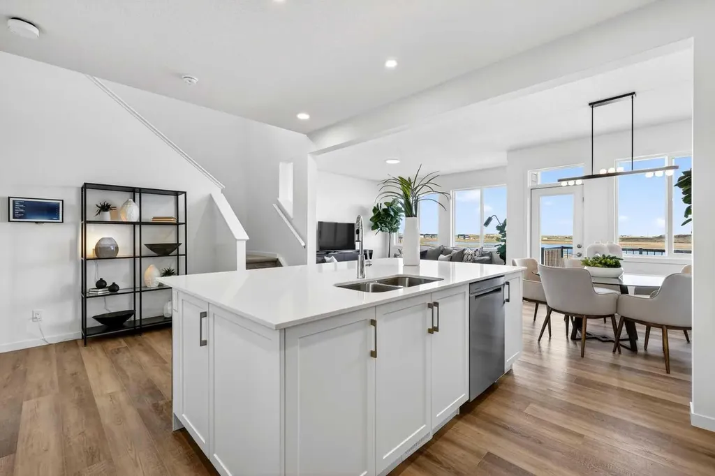 211 Corner Glen Crescent NE Calgary AB T3N 2L8