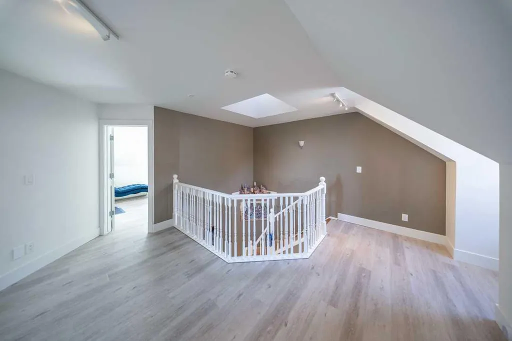 39 Slopes Grove SW Calgary AB T3H 3Y6