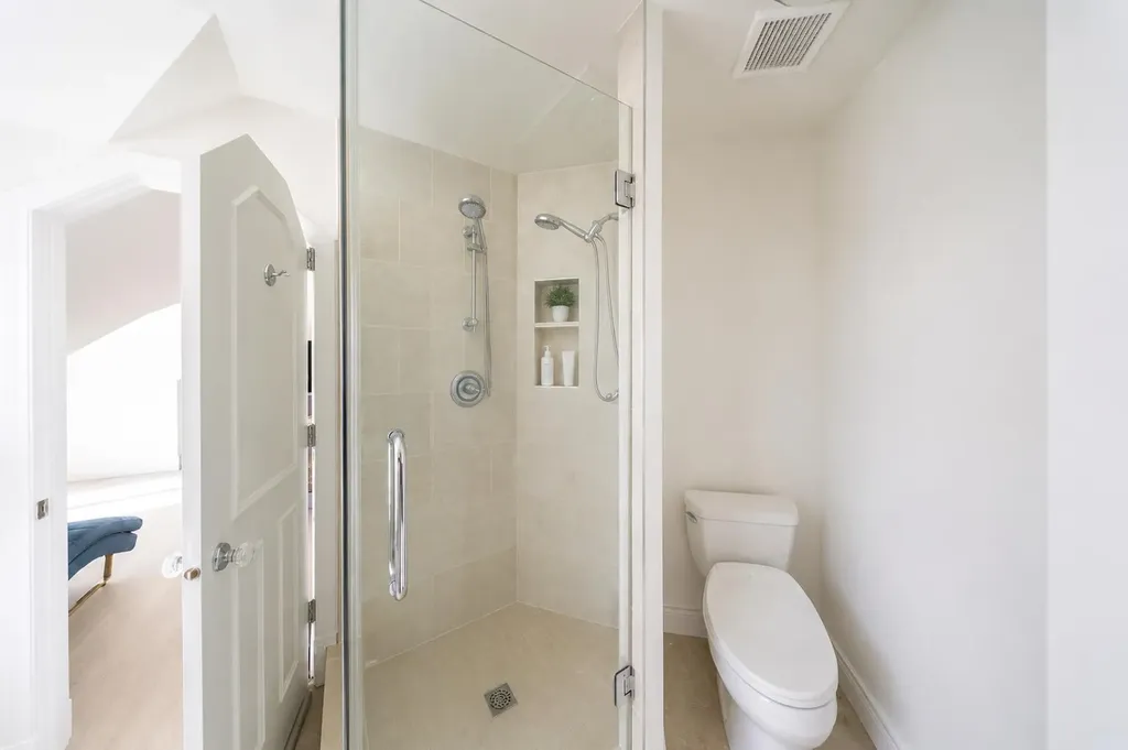 39 Slopes Grove SW Calgary AB T3H 3Y6