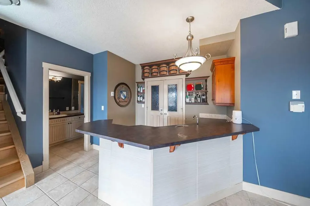 39 Slopes Grove SW Calgary AB T3H 3Y6