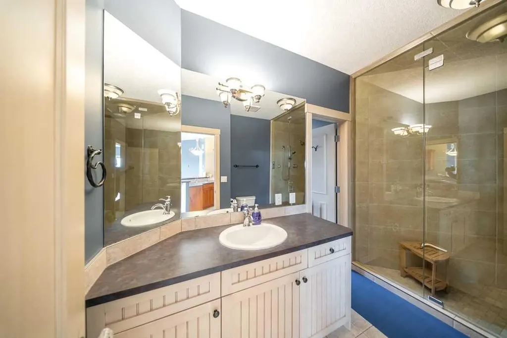 39 Slopes Grove SW Calgary AB T3H 3Y6