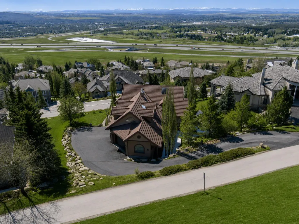 39 Slopes Grove SW Calgary AB T3H 3Y6