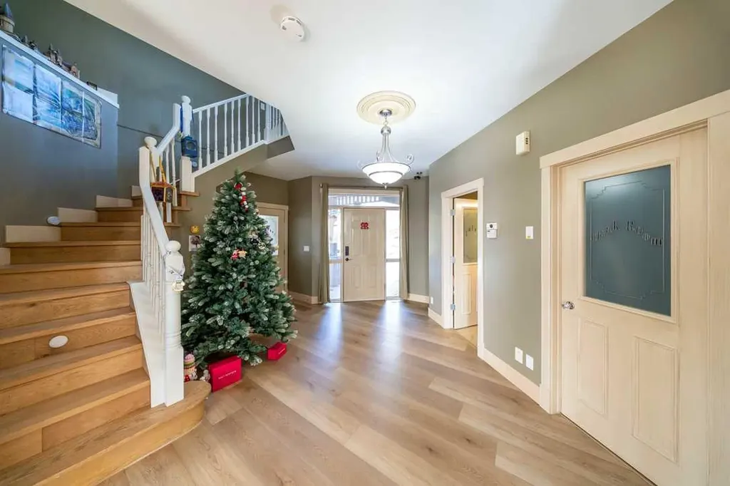 39 Slopes Grove SW Calgary AB T3H 3Y6