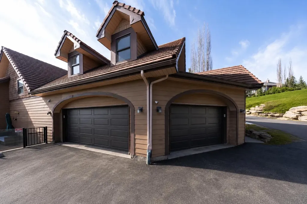 39 Slopes Grove SW Calgary AB T3H 3Y6