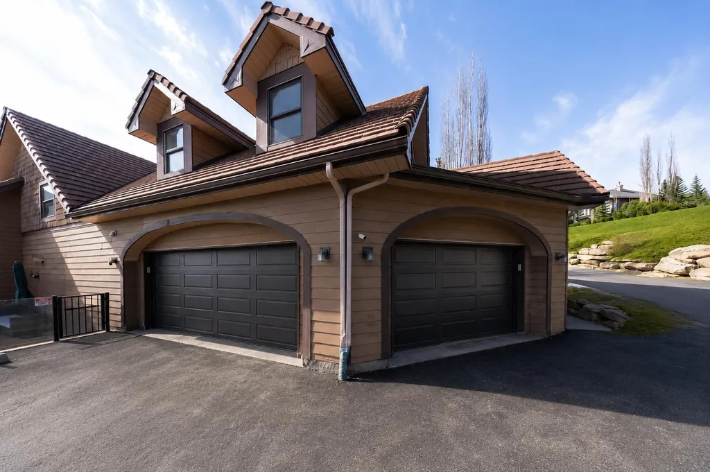 39 Slopes Grove SW Calgary AB T3H 3Y6