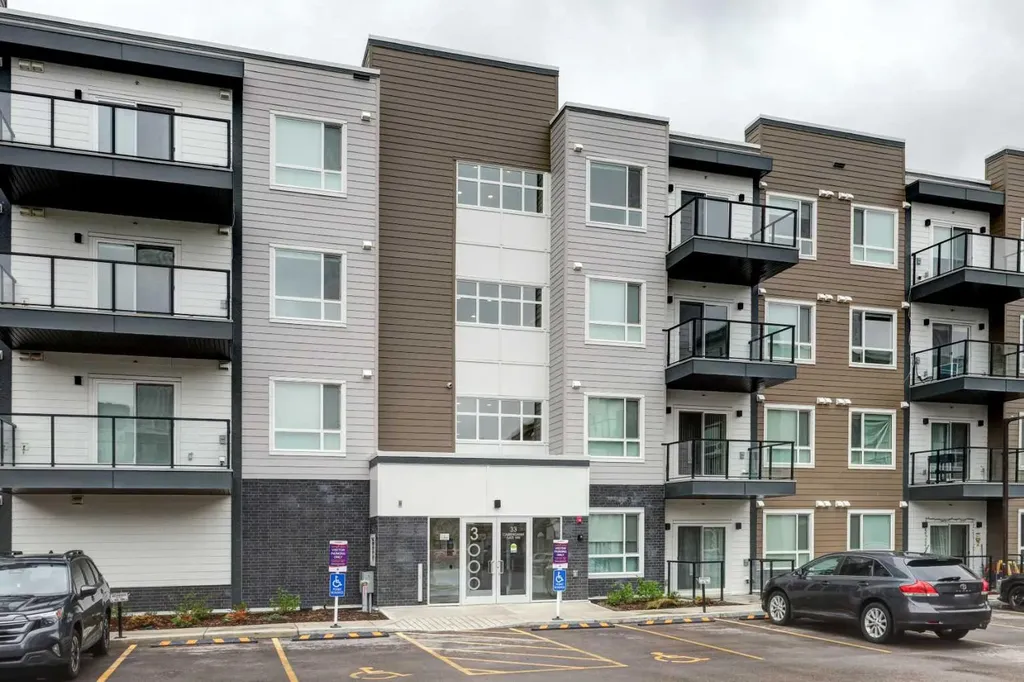 33 Carringham Gate NW Calgary AB T3P 2H6