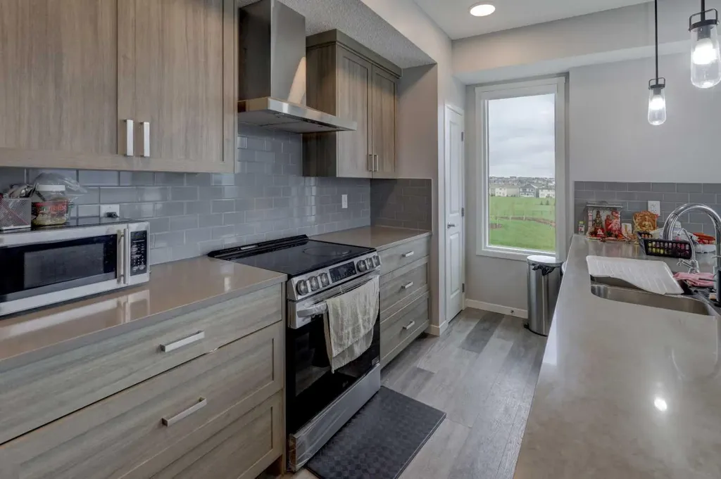 33 Carringham Gate NW Calgary AB T3P 2H6