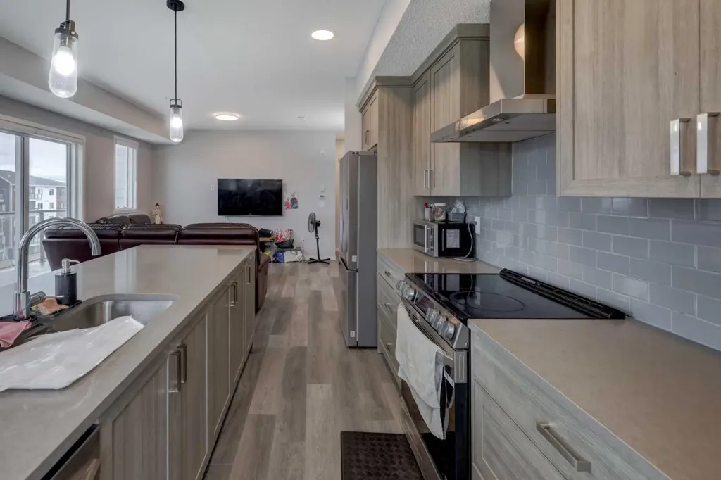 33 Carringham Gate NW Calgary AB T3P 2H6