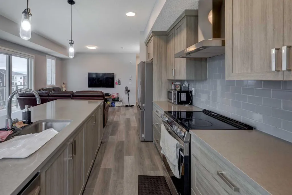33 Carringham Gate NW Calgary AB T3P 2H6