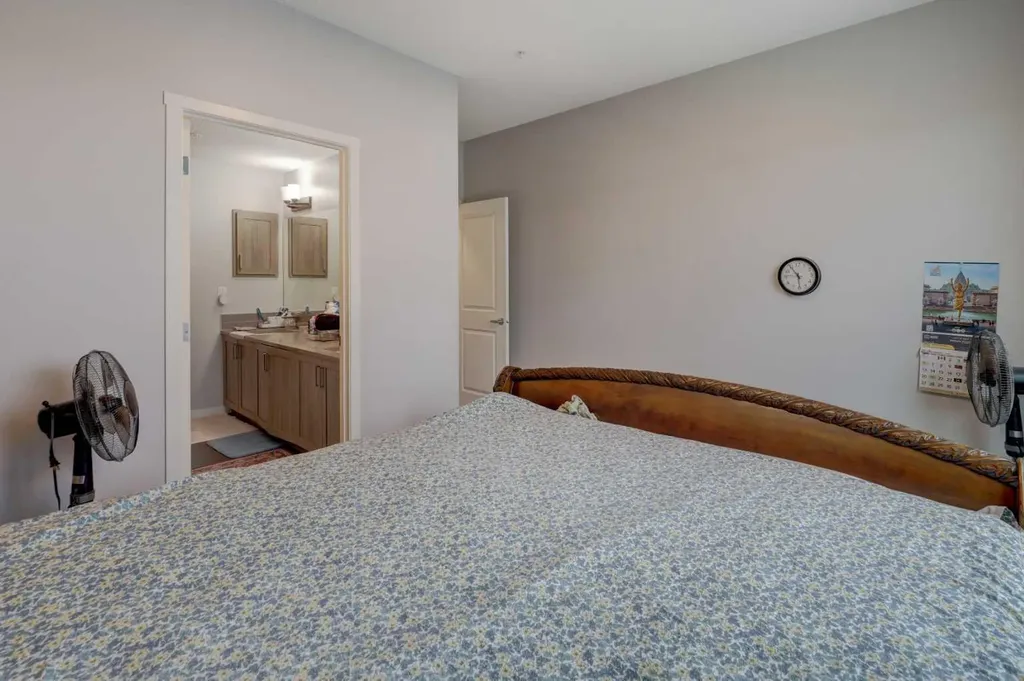 33 Carringham Gate NW Calgary AB T3P 2H6