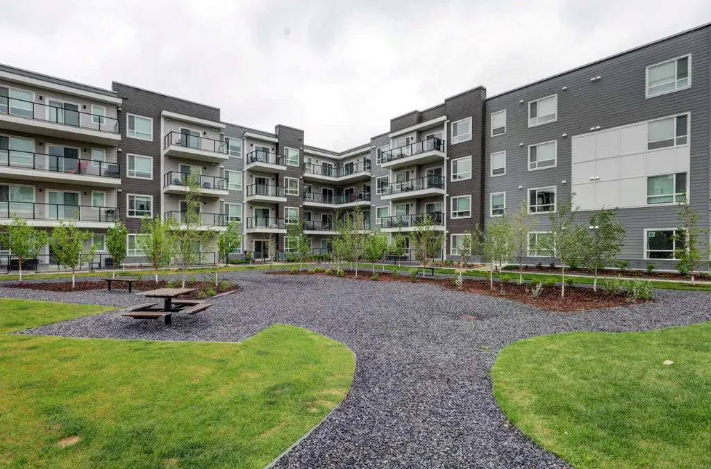 33 Carringham Gate NW Calgary AB T3P 2H6