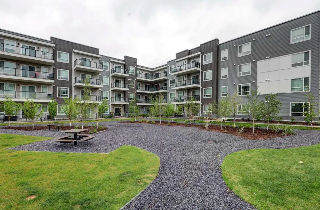 33 Carringham Gate NW Calgary AB T3P 2H6