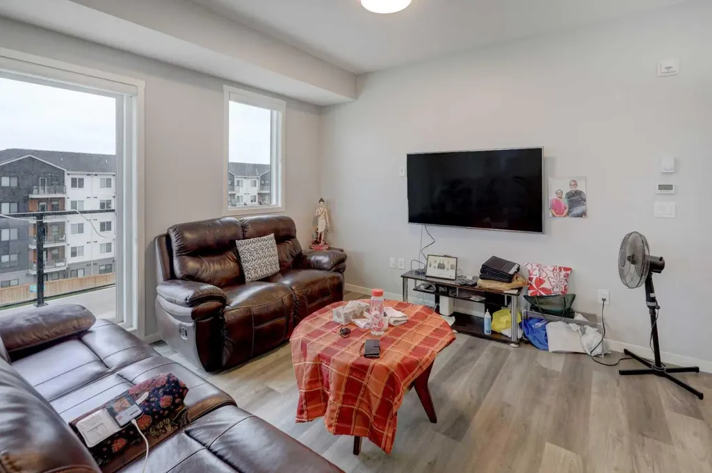 33 Carringham Gate NW Calgary AB T3P 2H6